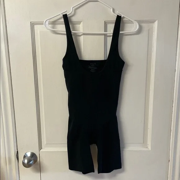 Assets by Spanx black one piece shapewear bodysuit with shorts women’s size 1X - Picture 1 of 13